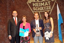 Heimatminister Albert Füracker und Kunstministerin Prof. Dr. med. Marion Kiechle prämieren 100 Heimatschätze